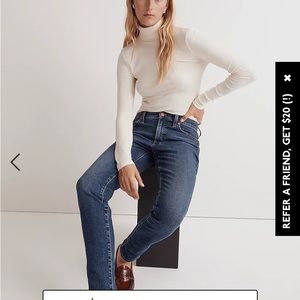 NWOT Mid-Rise Perfect Vintage Jeans Size 27